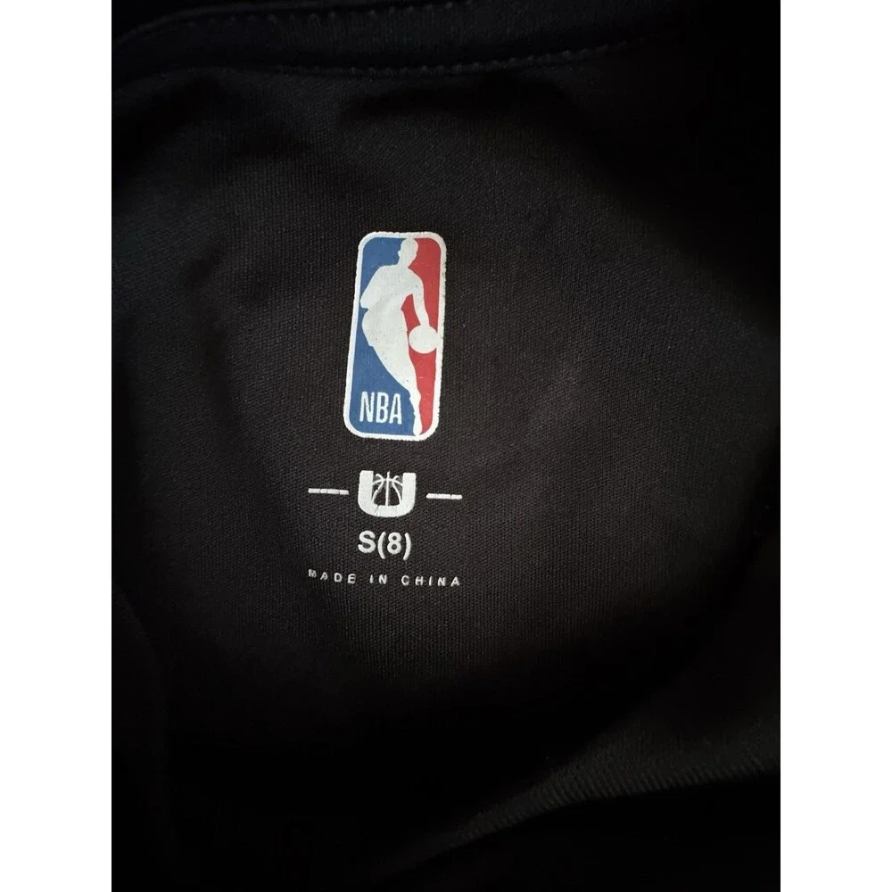 LA Lakers LeBron James #23 NBA Kids Long Sleeve Shirt – Black Size S(8)